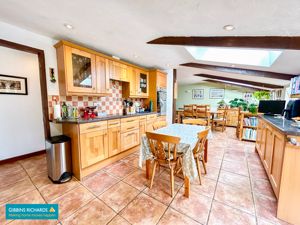 Kitchen/Breakfast Room- click for photo gallery